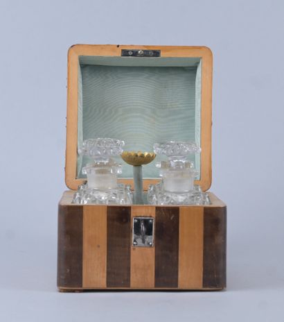 Coffret à parfum en placage de bois avec...