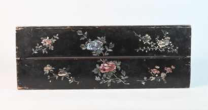 Coffret de lettré japonais en bois laqué...
