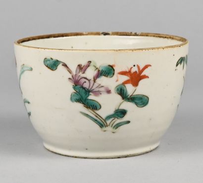 Petit bol chinois en porcelaine émaillée...