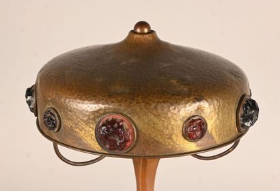 Art nouveau lampe de table à figure féminine...