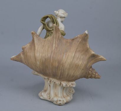 Royal Dux Bohemia – Femme assise sur un coquillageImportante...