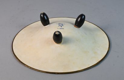 Coupe sur piètement en faïence Boch Frères...