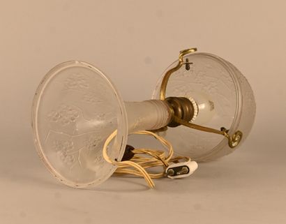 Lampe de table Art nouveau en verre moulé...