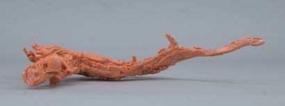 Chinese coral sculpture depicting phoenixes...