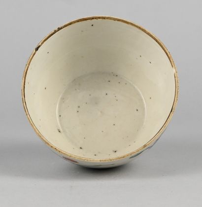 Petit bol chinois en porcelaine émaillée...