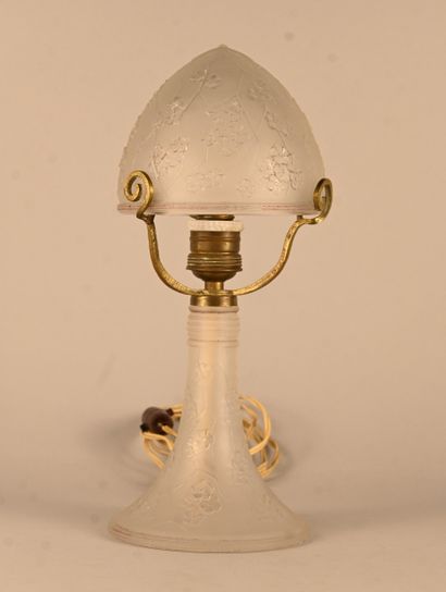 Lampe de table Art nouveau en verre moulé...
