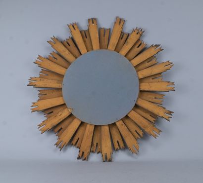 Grand miroir soleil en bois doré, début du...