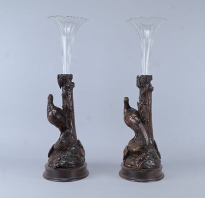 Paire de vases cornets en verre dans le goût...