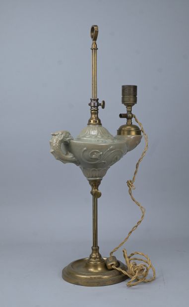 Lampe à huile en faïence et monture en cuivre,...