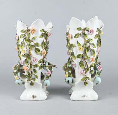 Paire de vases en porcelaine allemande à...