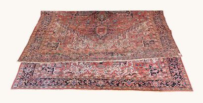 Tapis Heriz en laine à décor géométrique,...