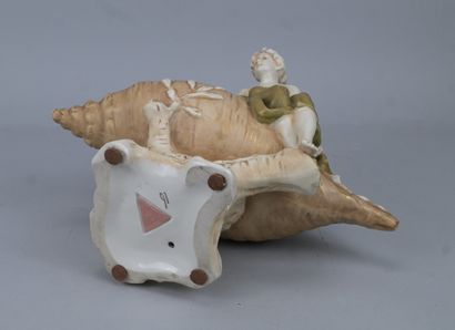 Royal Dux Bohemia – Femme assise sur un coquillageImportante...