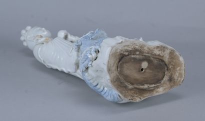 Grande figure de Guanyin en porcelaine blanc...