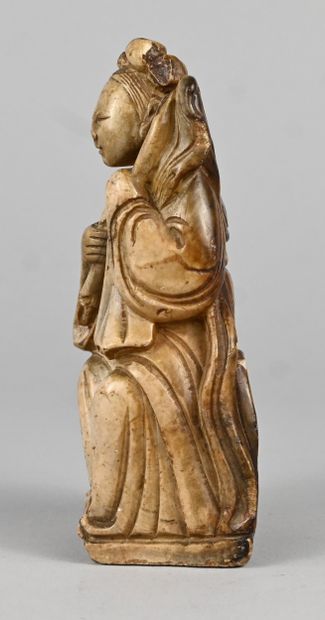 Statuette chinoise en pierre de savon représentant...