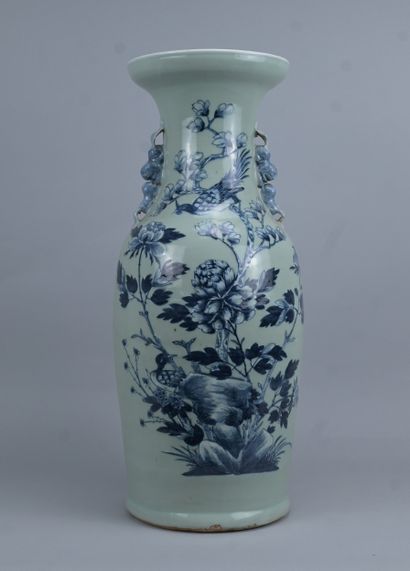 Grand vase chinois en porcelaine céladon...
