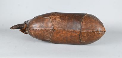 Repose-pieds en cuir en forme de rhinocéros,...