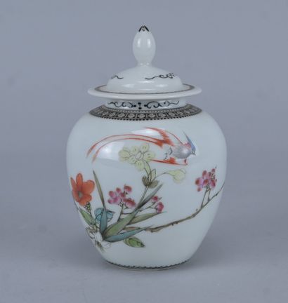 Pot couvert en porcelaine de Chine, XXe siècle
Petit...