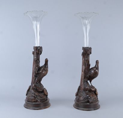 Paire de vases cornets en verre dans le goût...