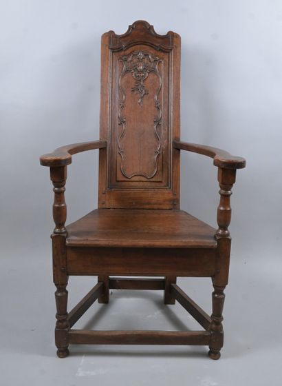 Fauteuil liégeois en chêne sculpté, XVIIIe...