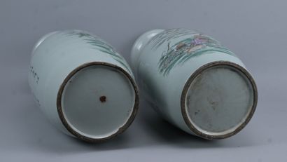 Paire de grands vases chinois en porcelaine...