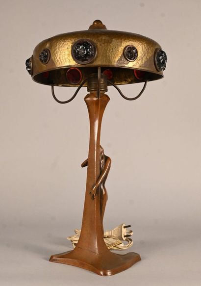 Art nouveau lampe de table à figure féminine...