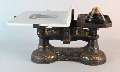 Balance de comptoir du XIXe siècle avec plateau...