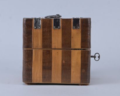 Coffret à parfum en placage de bois avec...
