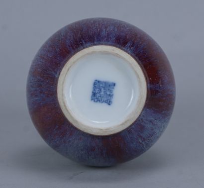 Vase bouteille en porcelaine émaillée flammée...