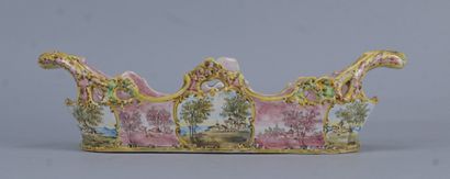 Jardinière ajourée en faïence polychrome,...