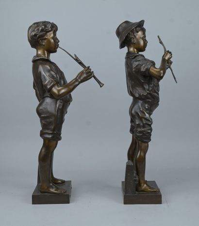 Paire de bronzes « Charmeur de Lézards »...