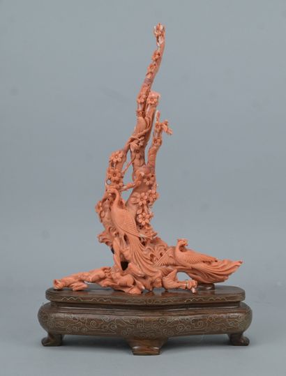 Chinese coral sculpture depicting phoenixes...