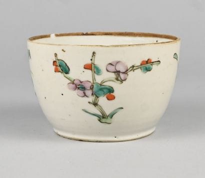 Petit bol chinois en porcelaine émaillée...