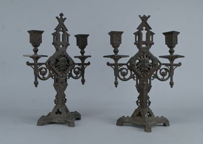 Paire de candélabres néogothiques en bronze,...