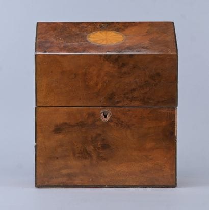 Boîte anglaise en bois de noyer, Anglettere,...