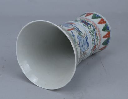 Vase en porcelaine de Chine de style Doucai,...