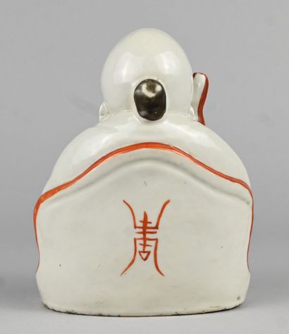 Statuette chinoise de Shou Lao en porcelaine...