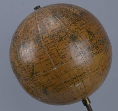 Planétaire mécanique avec globe terrestre...