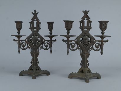 Paire de candélabres néogothiques en bronze,...