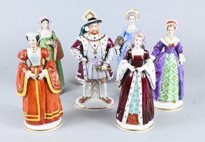 Suite de six personnages historiques en porcelaine...