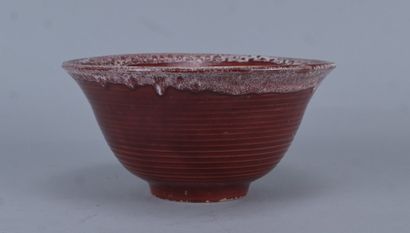 Grand bol en céramique émaillée rouge flambé,...