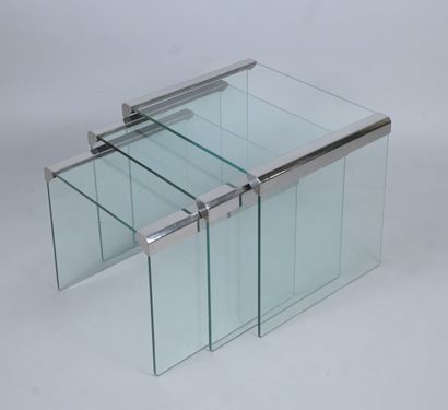 Suite de trois tables gigognes modernistes...