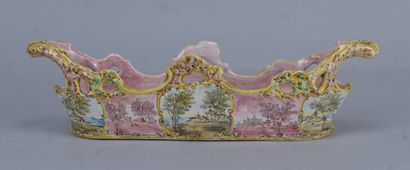 Jardinière ajourée en faïence polychrome,...