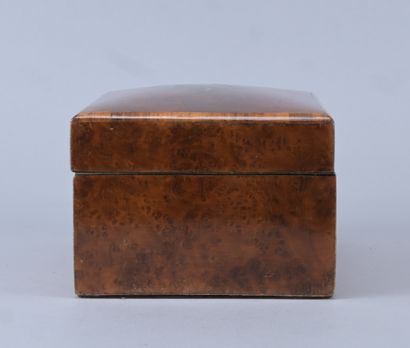 Coffret en marqueterie de bois noyer, style...