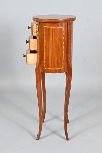Petite table chiffonnière de style Louis...