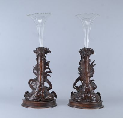 Paire de vases cornets en verre dans le goût...