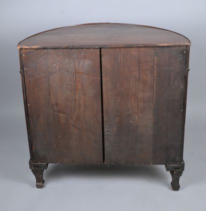 Meuble d'appui demi-lune de style Empire...