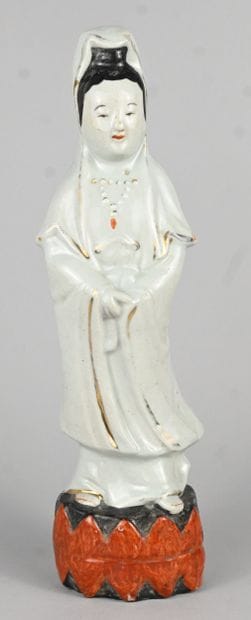 Grande figure chinoise de Guanyin en porcelaine...