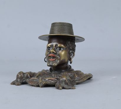 Tête orientaliste formant encrier en bronze...