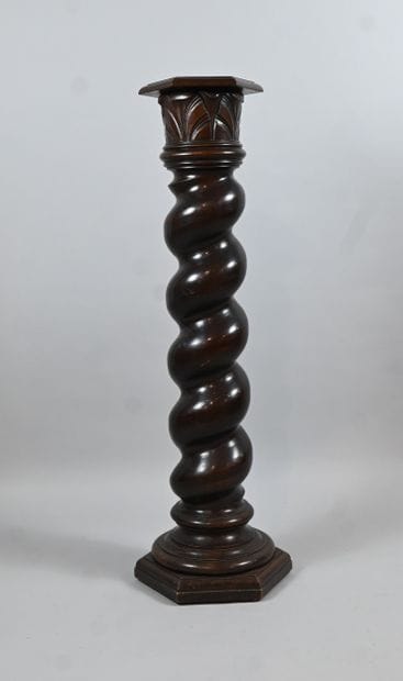 Colonne torsadée en bois teinté foncé, première...