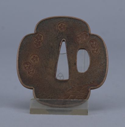 Tsuba japonaise en cuivre à décor de mon...